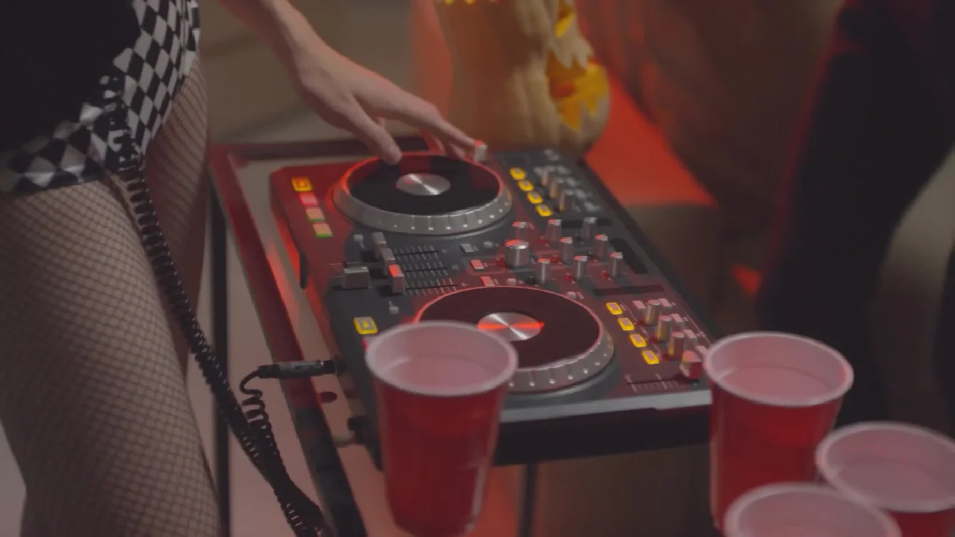 GirlfriendsFilms Angel Windell And Sunny Daze XXX